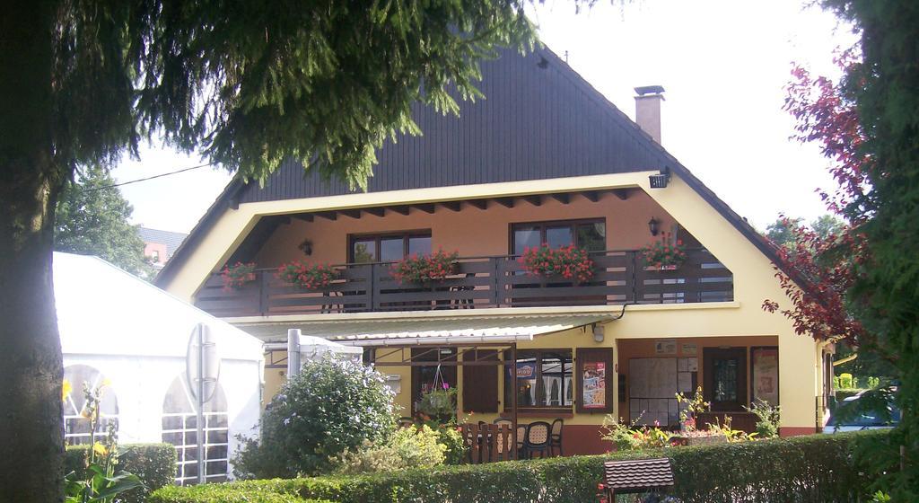 Camping Au Pays De Hanau Hotell Dossenheim-sur-Zinsel Eksteriør bilde